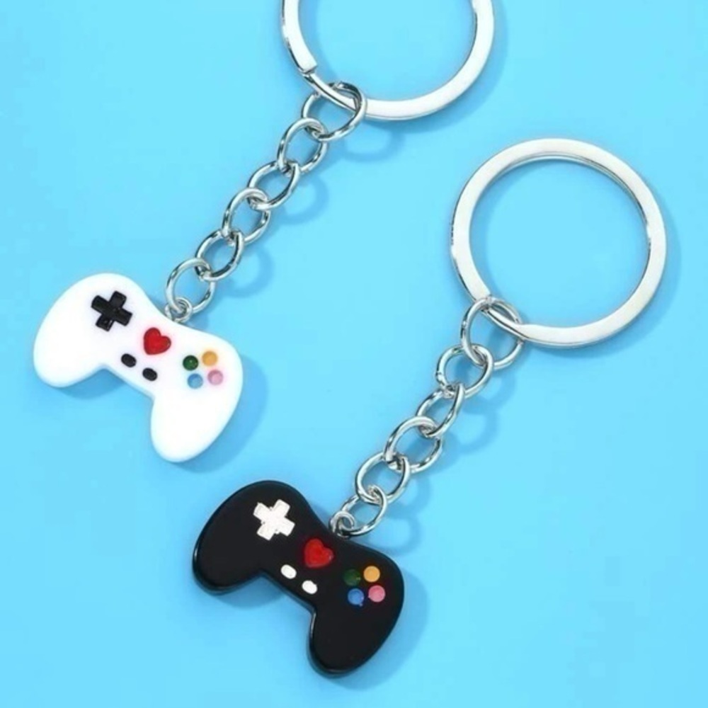 2 pcs Gamepad Charm Key Keychain Silver Plated Couple Gaming Controller Pair - Picture 3 of 6